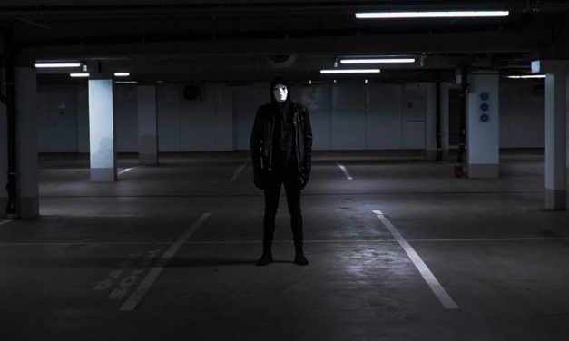 DARK SOCIAL: Lad os stå på tæer og mærke blodet pumpe