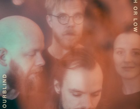 SUNDAYS: Mellem lys og mørke 