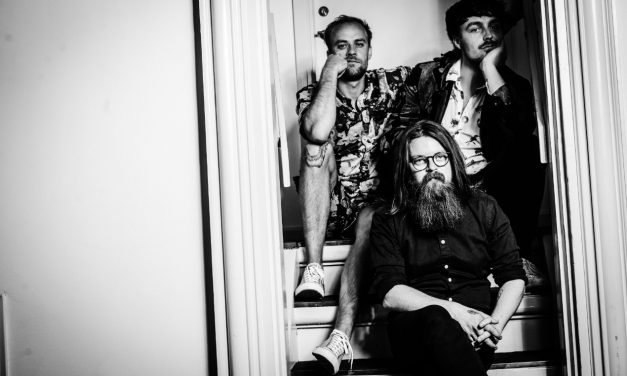 The Great Dictators: Tusmørket på afstand