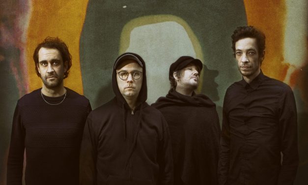 Ring Them Bells: Et sexet bæst af en single