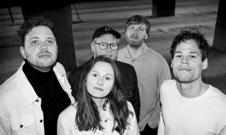 Sally: Vi forsøger bare at være nogen, inden vi prøver at blive til noget