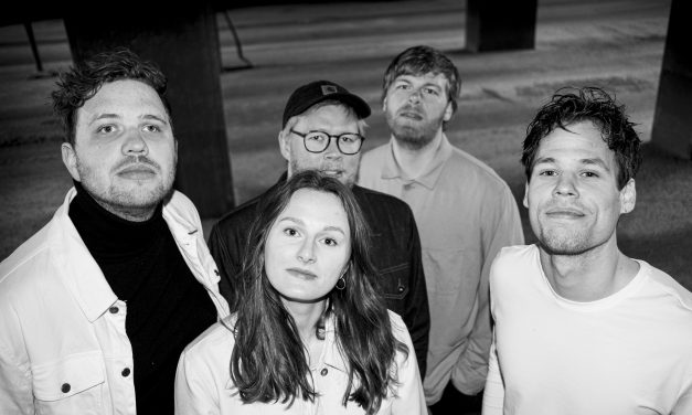 Sally: Vi forsøger bare at være nogen, inden vi prøver at blive til noget